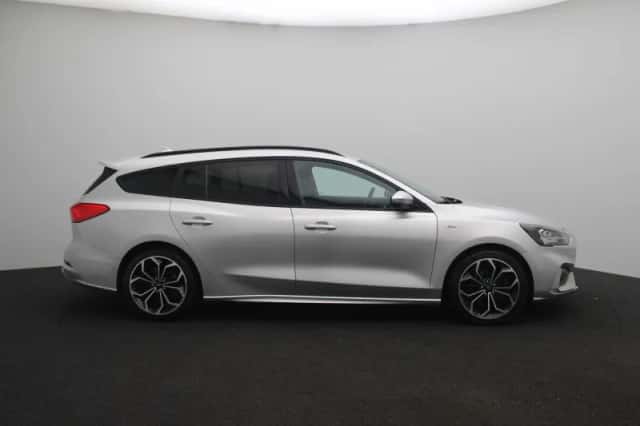 Ford Focus (2021) thumbnail 6