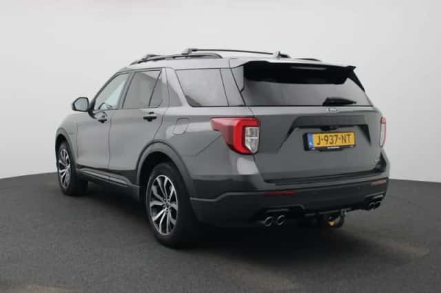 Ford Explorer (2020) thumbnail 2