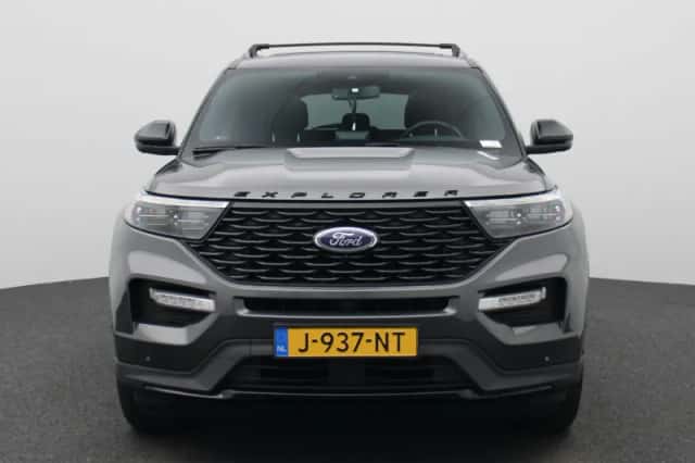 Ford Explorer (2020) thumbnail 3