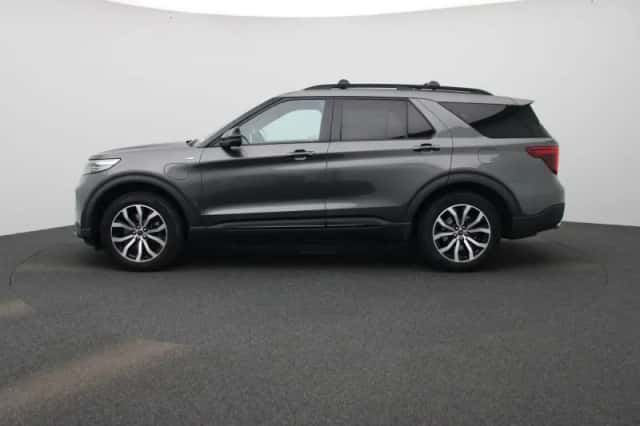 Ford Explorer (2020) thumbnail 4