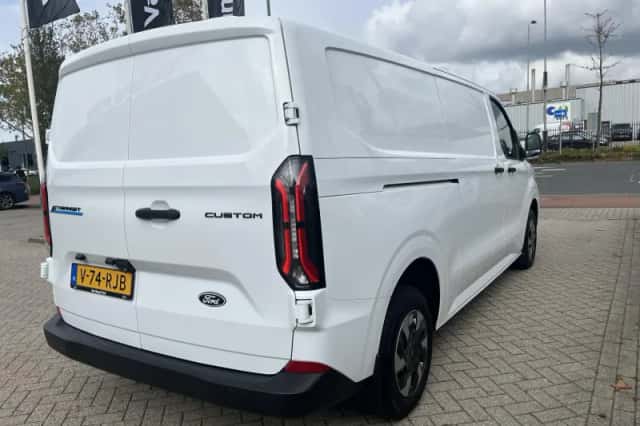 Ford E-Transit (2026) thumbnail 4