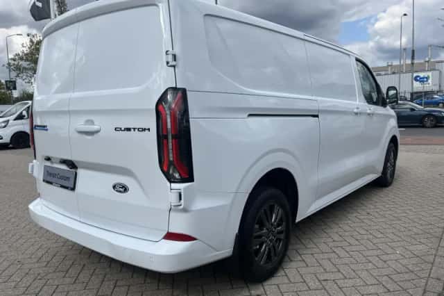 Ford E-Transit (2026) thumbnail 4