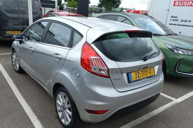 Ford Fiesta (2016) thumbnail 2