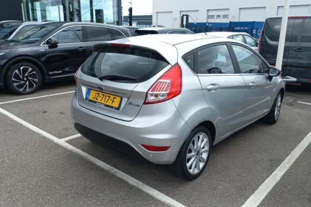 Ford Fiesta (2016) thumbnail 4