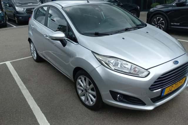 Ford Fiesta (2016) thumbnail 5