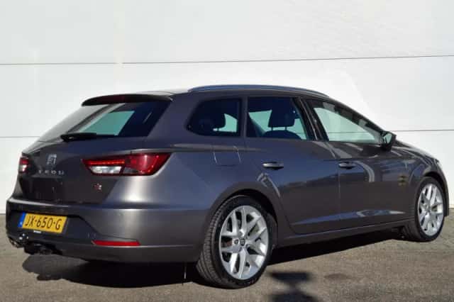 SEAT Leon (2016) thumbnail 4