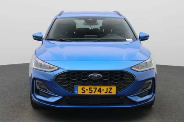 Ford Focus (2023) thumbnail 3