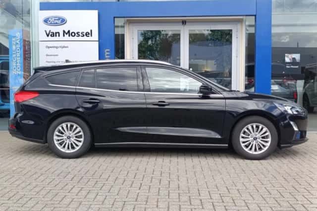 Ford Focus (2020) thumbnail 3