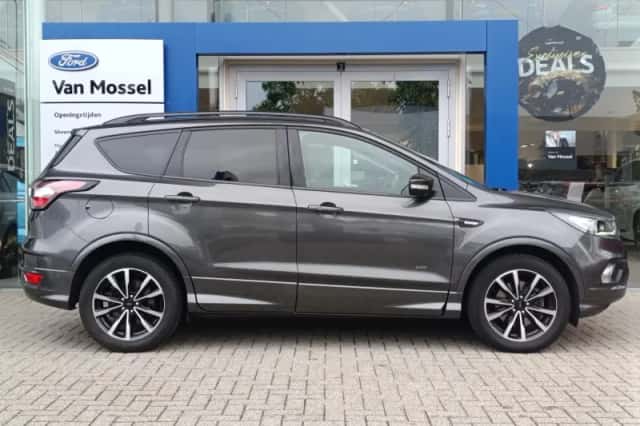 Ford Kuga (2017) thumbnail 2