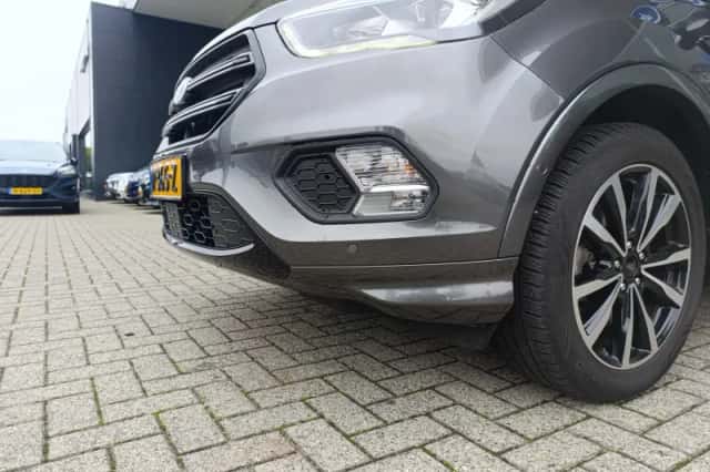 Ford Kuga (2017) thumbnail 5