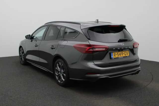 Ford Focus (2022) thumbnail 2