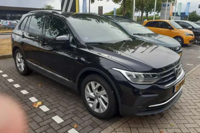 Volkswagen Tiguan (2022) thumbnail 2
