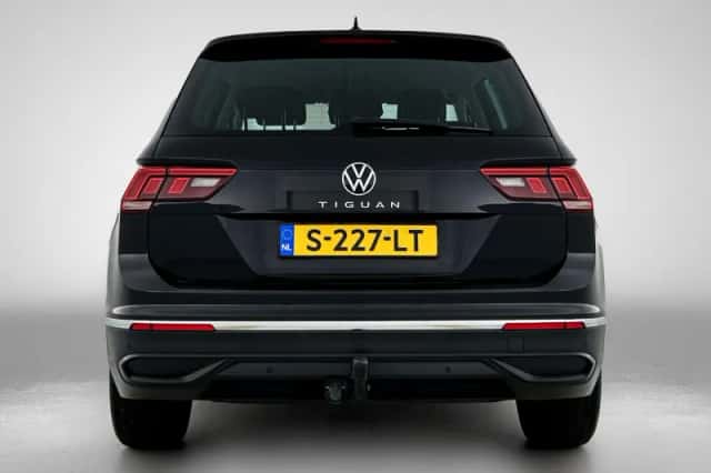 Volkswagen Tiguan (2022) thumbnail 3