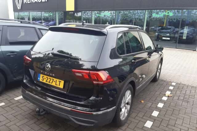Volkswagen Tiguan (2022) thumbnail 3