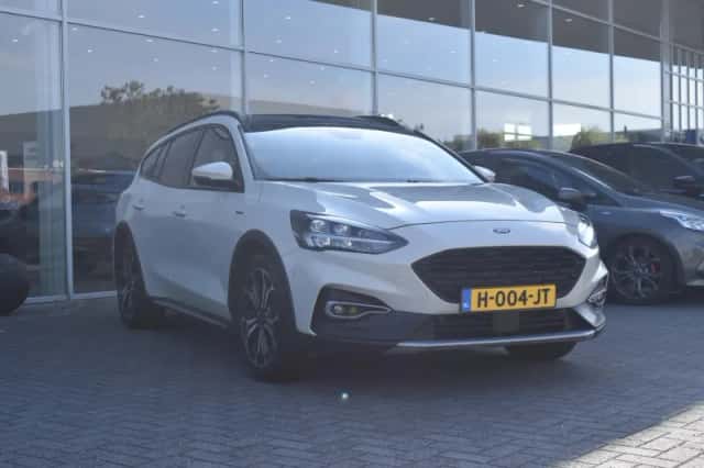 Ford Focus (2020) thumbnail 3