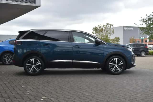 Peugeot 5008 (2020) thumbnail 4