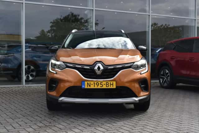Renault Captur (2021) thumbnail 2