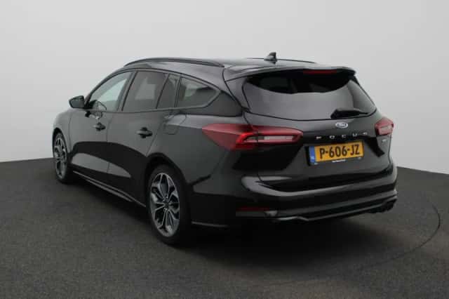 Ford Focus (2022) thumbnail 2