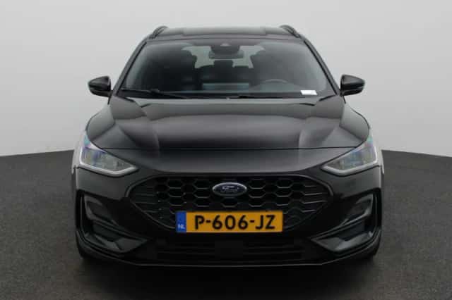 Ford Focus (2022) thumbnail 3
