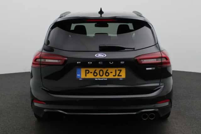 Ford Focus (2022) thumbnail 5
