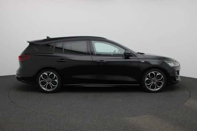 Ford Focus (2022) thumbnail 6