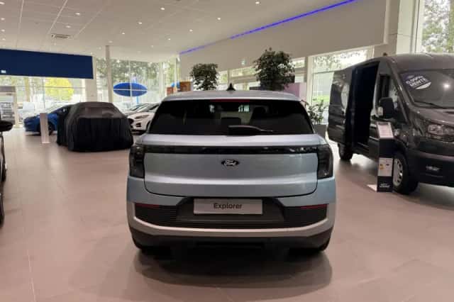Ford Explorer (2026) thumbnail 3