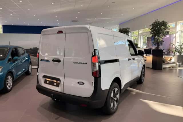 Ford E-Transit (2026) thumbnail 4