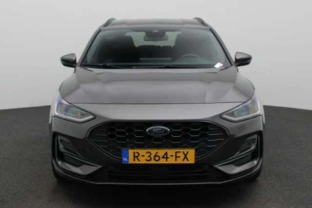 Ford Focus (2022) thumbnail 3
