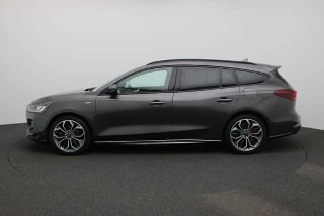 Ford Focus (2022) thumbnail 4