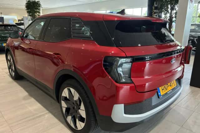 Ford Explorer (2025) thumbnail 3