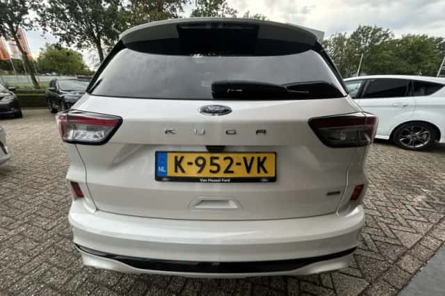 Ford Kuga (2020) thumbnail 4