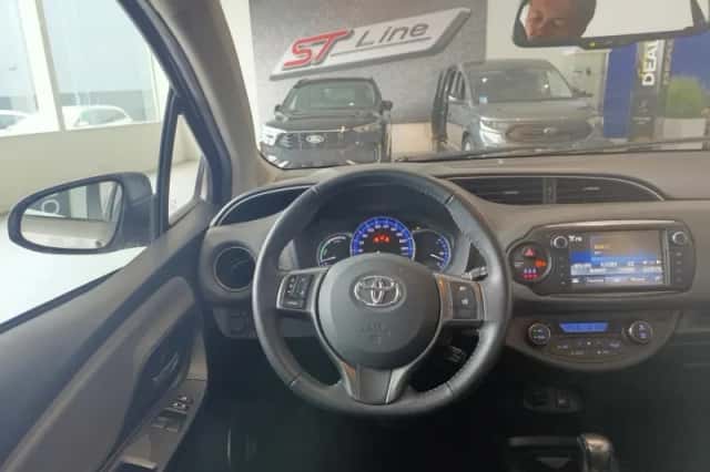 Toyota Yaris (2015) thumbnail 6