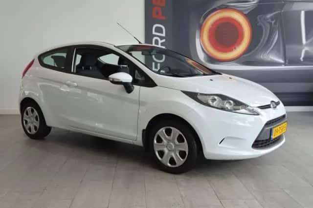 Ford Fiesta (2012) thumbnail 3