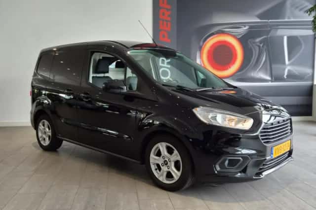 Ford Transit Courier (2023) thumbnail 3