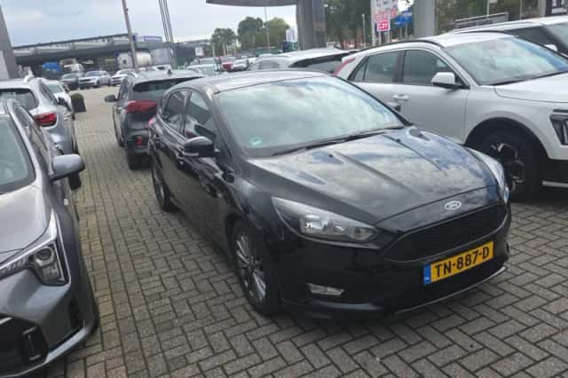 Ford Focus (2018) thumbnail 4
