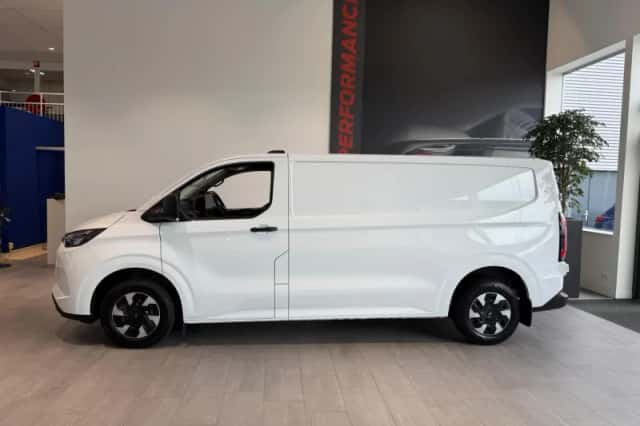 Ford E-Transit Custom (2026) thumbnail 3