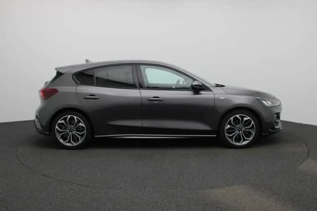 Ford Focus (2022) thumbnail 6