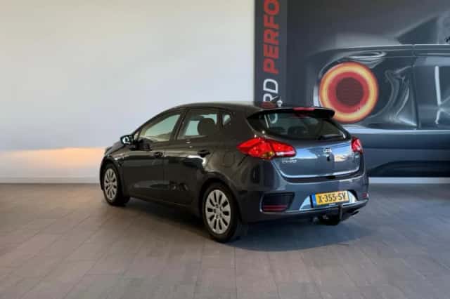 Kia Ceed (2017) thumbnail 3