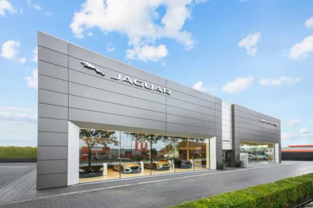 Land Rover Range Rover Sport (2026) thumbnail 3