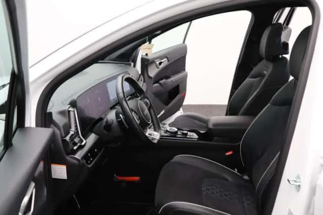Kia Sportage (2023) thumbnail 4