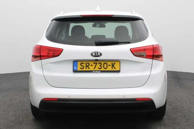 Kia Ceed (2018) thumbnail 5