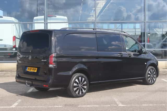 Mercedes-Benz Vito (2024) thumbnail 2