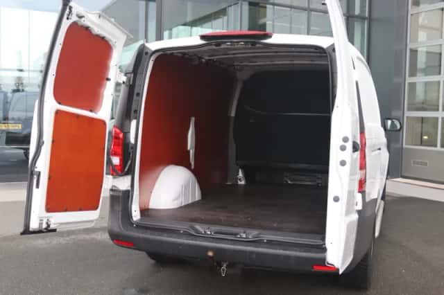 Mercedes-Benz Vito (2023) thumbnail 3