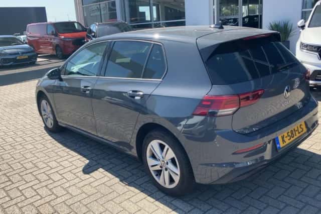 Volkswagen Golf (2021) thumbnail 2