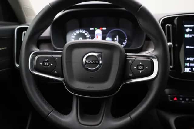 Volvo XC40 (2023) thumbnail 3