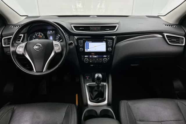 Nissan Qashqai (2015) thumbnail 3