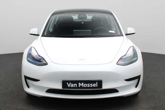 Tesla Model 3 (2023) thumbnail 4