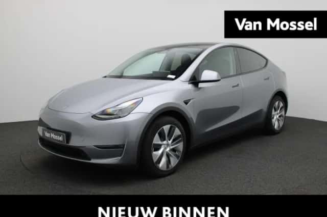 Tesla Model Y (2023) thumbnail 1