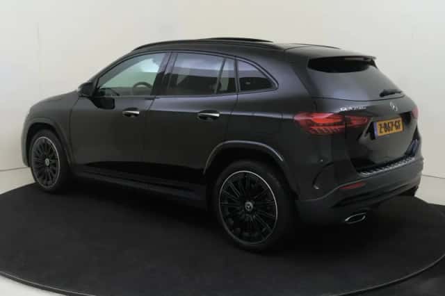 Mercedes-Benz GLA (2024) thumbnail 3