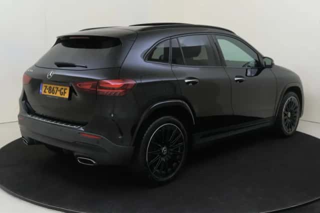 Mercedes-Benz GLA (2024) thumbnail 4